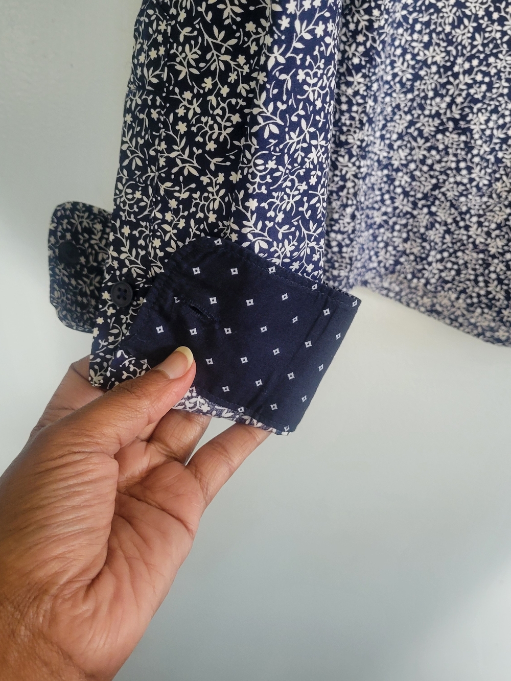 EUC H&M Men's Slim Fit Navy Floral Button-Up Shirt Sz L 100% Cotton - Picture 8 of 13